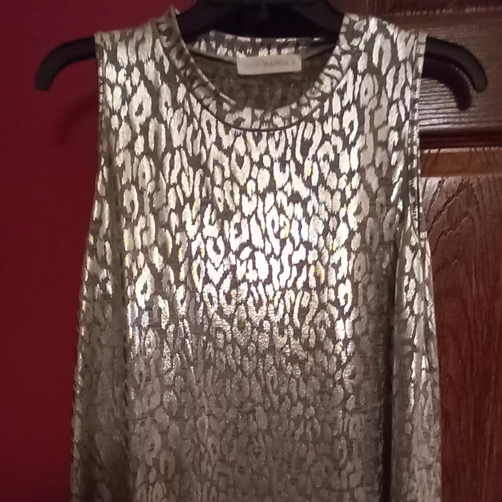 Boutique top silver leopard print sleeveless